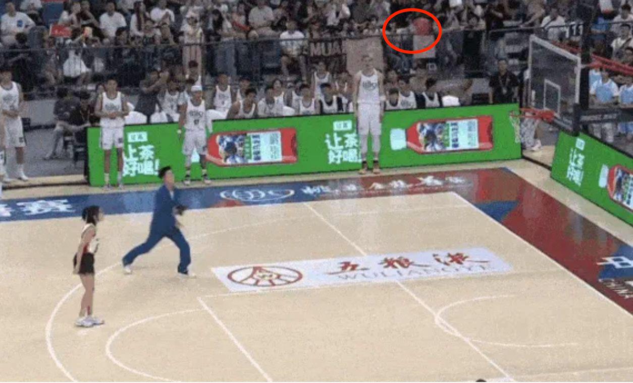 现场DJ大, 现场进行三